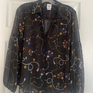 Beautiful cabi blouse. Nice pattern. Need a shell underneath.